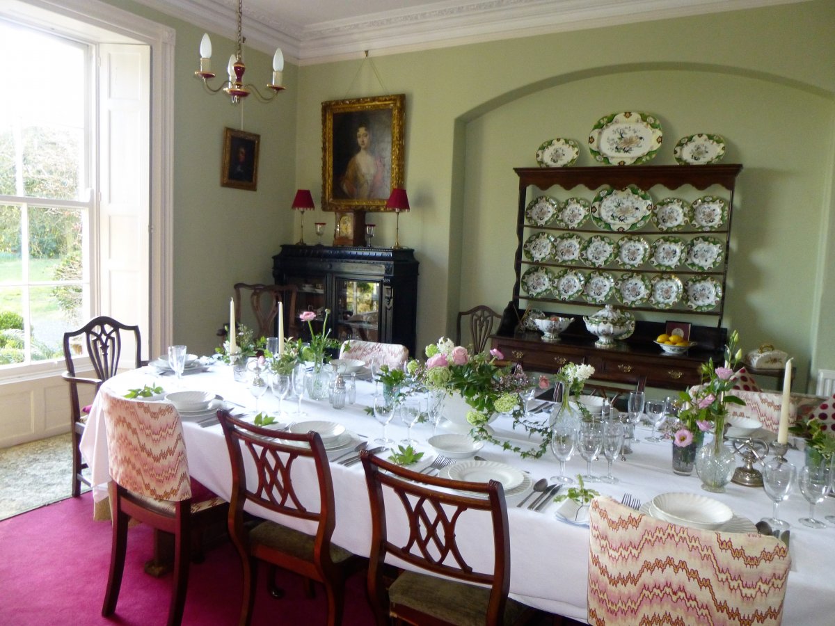 Dining room - seats up to 14. Stunning.